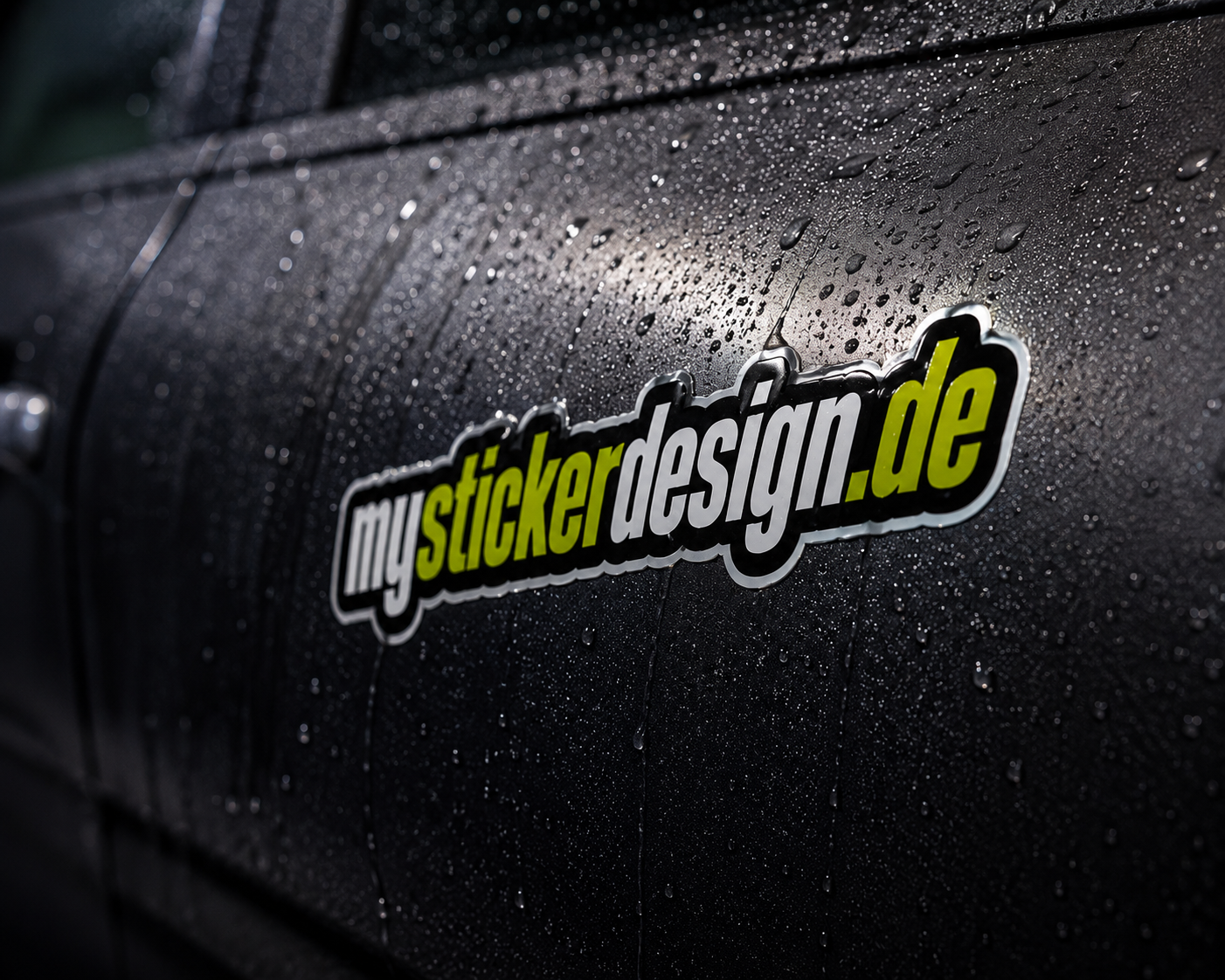 Freiform Sticker auf Auto – Die-Cut Aufkleber wetterfest, exakter Konturschnitt